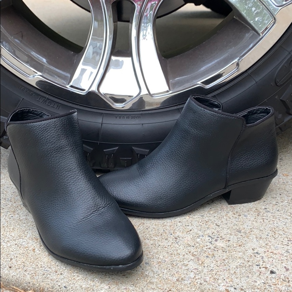 Boston design black zip side casual booties
